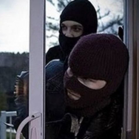 Πιτσιρικάδες διέρρηξαν μαγαζί και πήραν τους υπολογιστές για να παίζουν